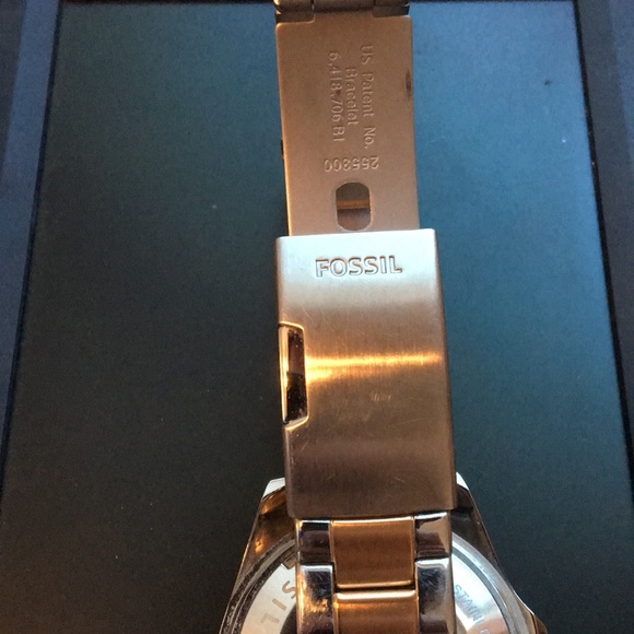 Women’s Fossil Watch - Picture 4 of 6